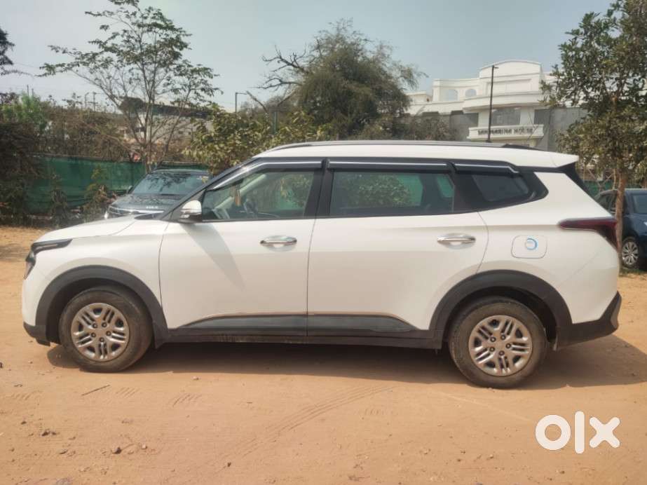 Kia Carens 1.5 Premium 7 Str, 2023, Petrol