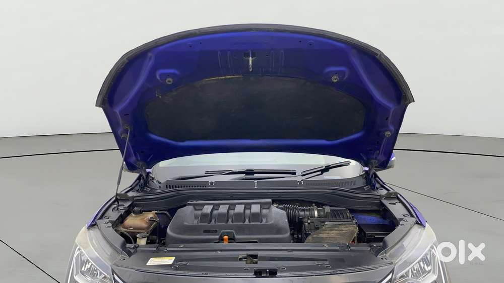 Mahindra Xuv700 2.0 Ax 7 Petrol Mt Str, 2021, Petrol