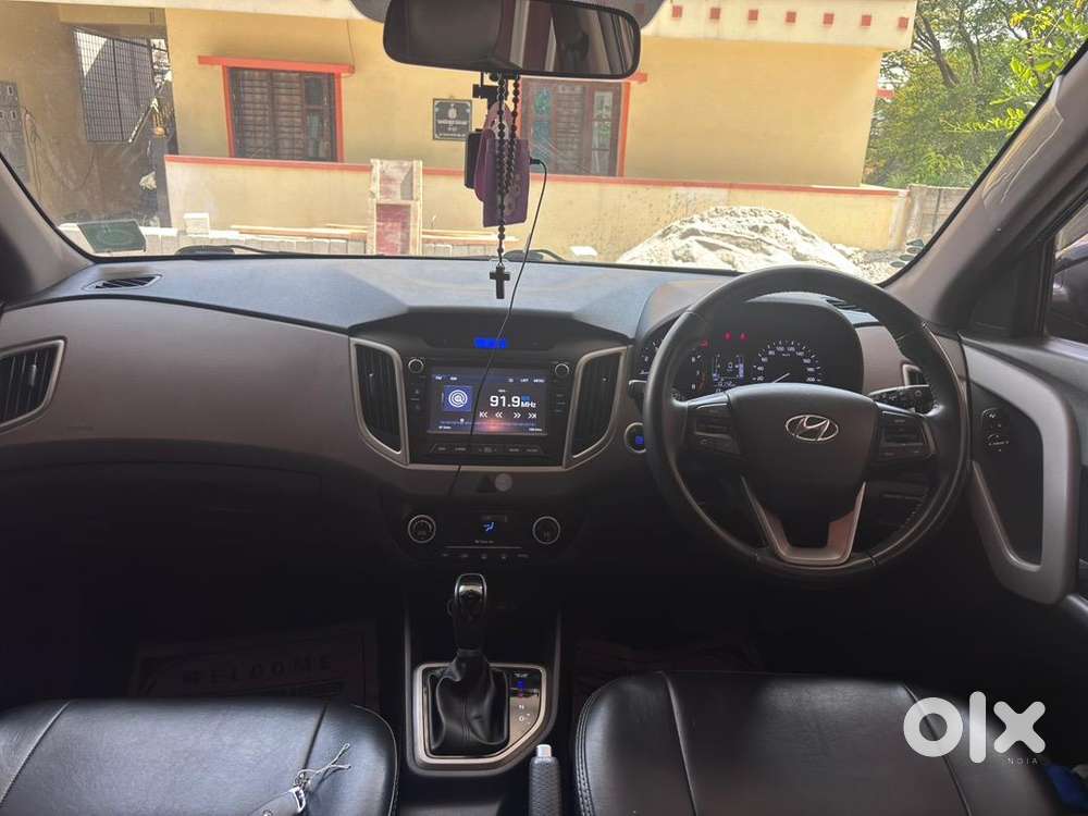 Well Maintained Black Colour With Dynamic Swipe Rear Indicators