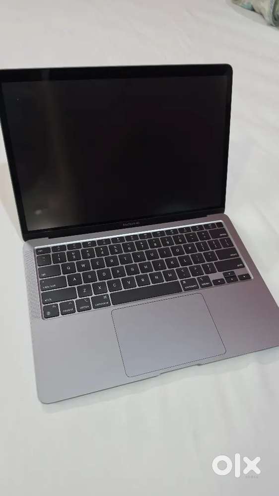 APPLE MACBOOK Air 13 Inch 256 GB SSD  (Mint Condition Bought in 2022)