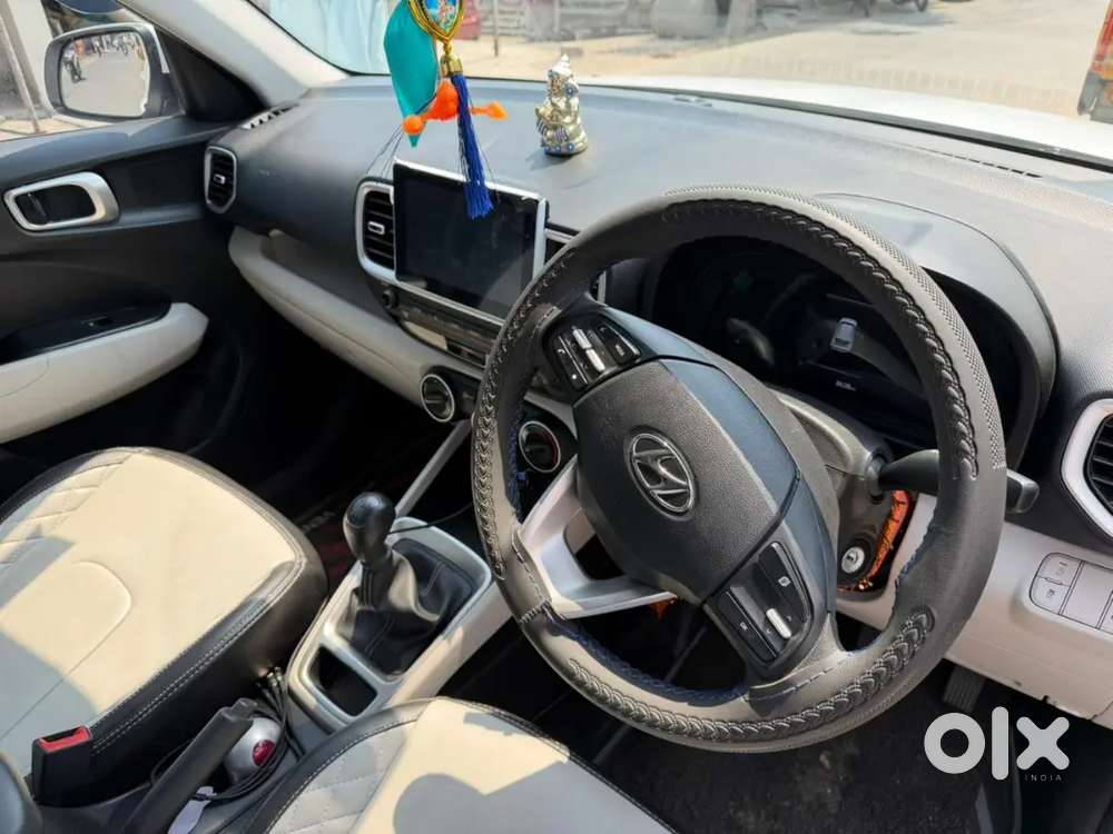 Hyundai Venue 2024 Petrol 11500 Km Driven