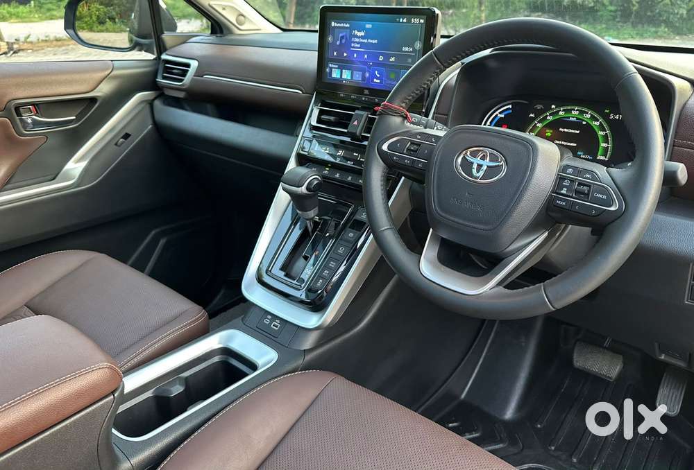 Toyota Innova Hycross 2.0 Zx Hybrid 7 Str, 2025, Petrol