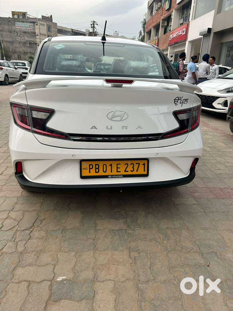 Hyundai Aura Cng & Petrol 33800 Km Driven