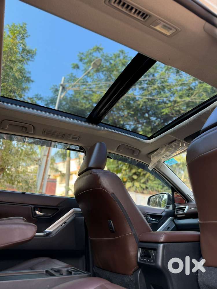 Toyota Innova Hycross 2.0 Zx (o) Hybrid 7 Str, 2023, Petrol