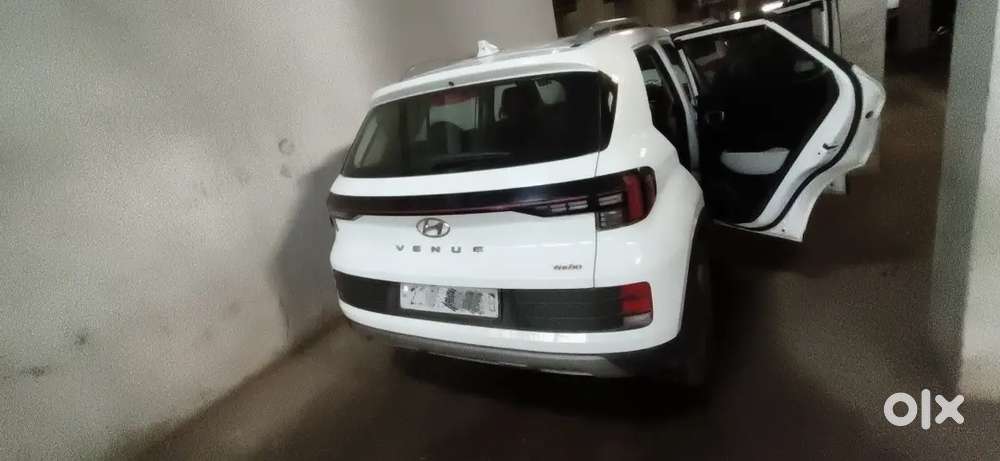 Hyundai Venue Mid-variant Turbo Model 16wheel Cruise Control Imt