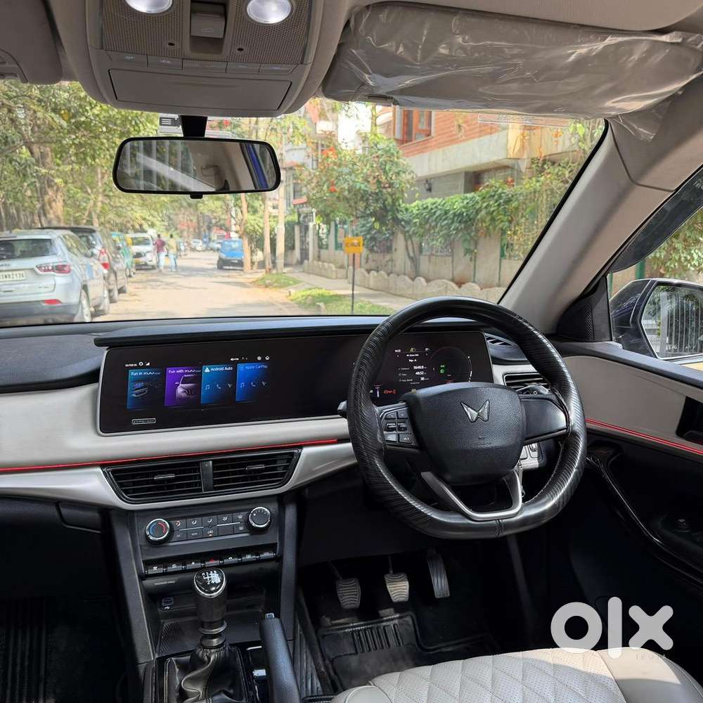 2024 Mahindra Xuv 700 Diesel Manual - 5 Seater