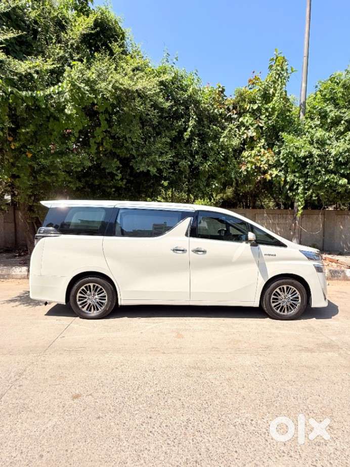 Toyota Vellfire Vip – Executive Lounge, 2022, Petrol