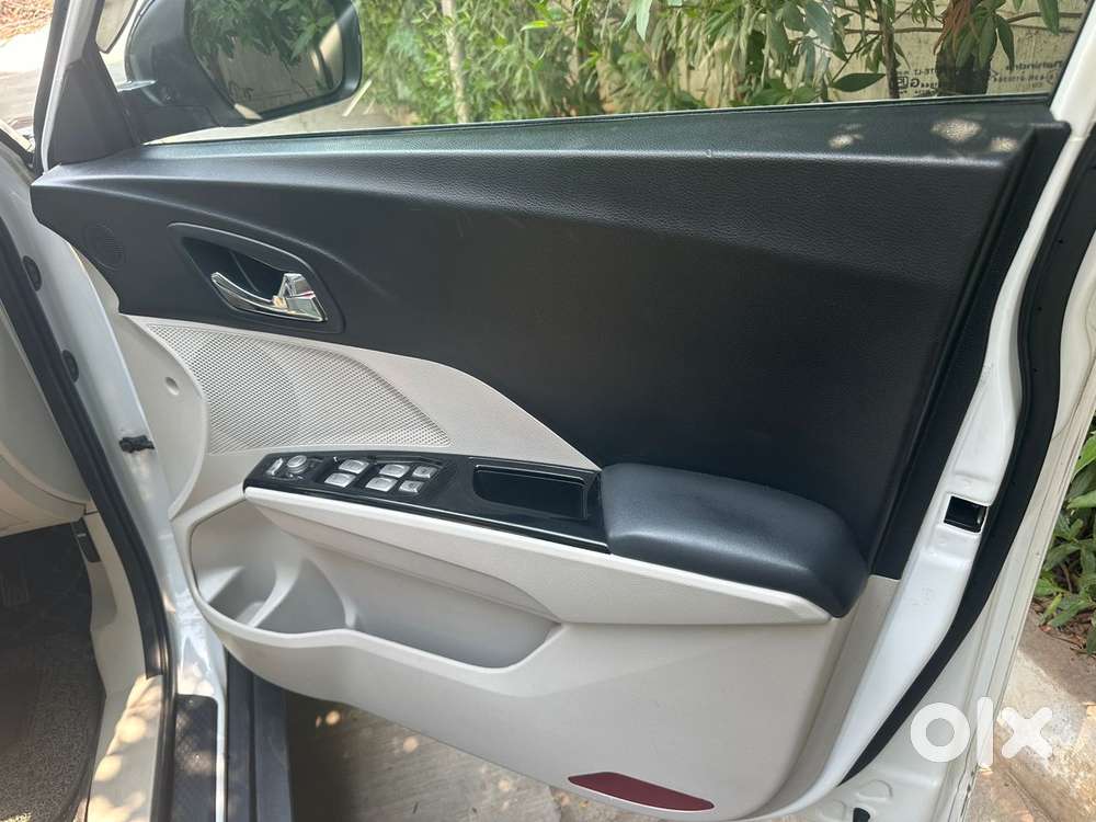 Mahindra Xuv300 W8 Diesel, 2023, Diesel