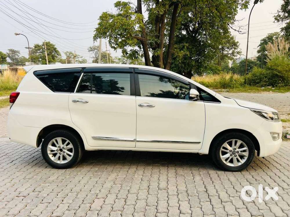 Toyota Innova Crysta 2.4 V, 2016, Diesel