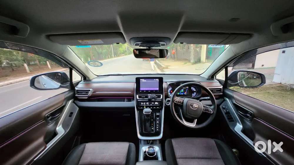 Toyota Innova Hycross 2024 Petrol Well Maintained