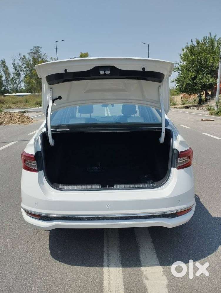 Skoda Slavia 1.0 Tsi Style At, 2023, Petrol