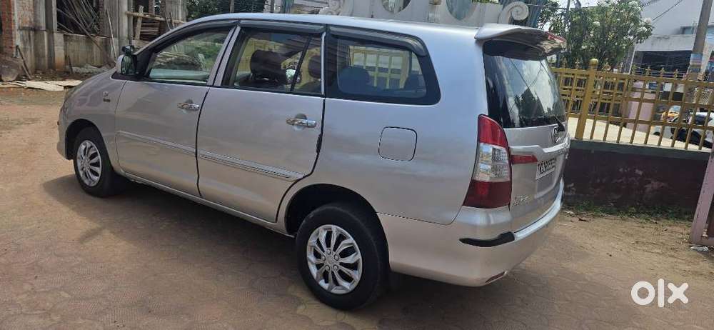 Toyota Innova 2.5 G (diesel) 8 Seater Bs Iv, 2011, Diesel