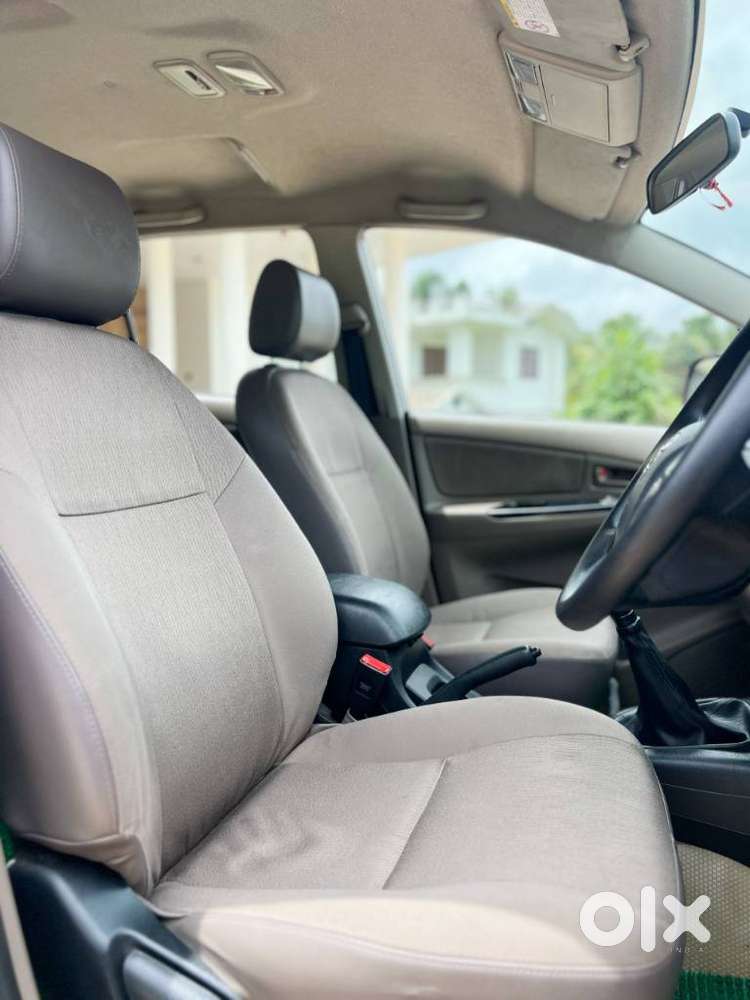 Toyota Innova 2.5 G (diesel) 8 Seater Bs Iv, 2015, Diesel