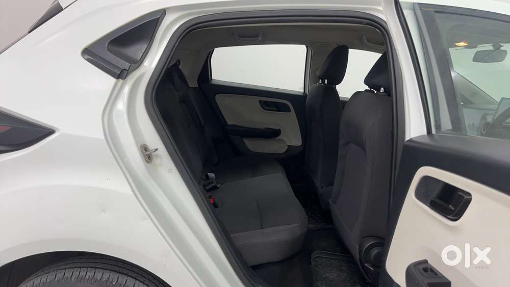 Tata Altroz 1.2 Xe, 2023, Petrol