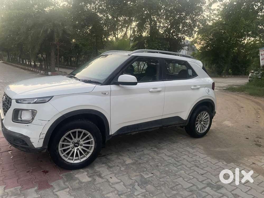 Hyundai Venue 2021 Petrol 42000 Km Driven