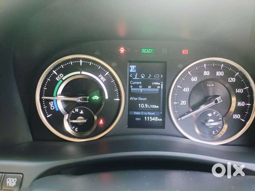 Toyota Vellfire 2.5 Executive Lounge, 2023, Petrol