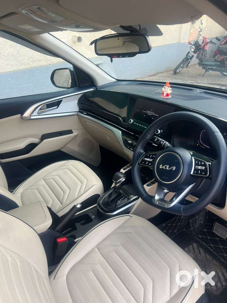 Kia Carens Luxury (o)1.5 Diesel At 7 Str, 2023, Diesel