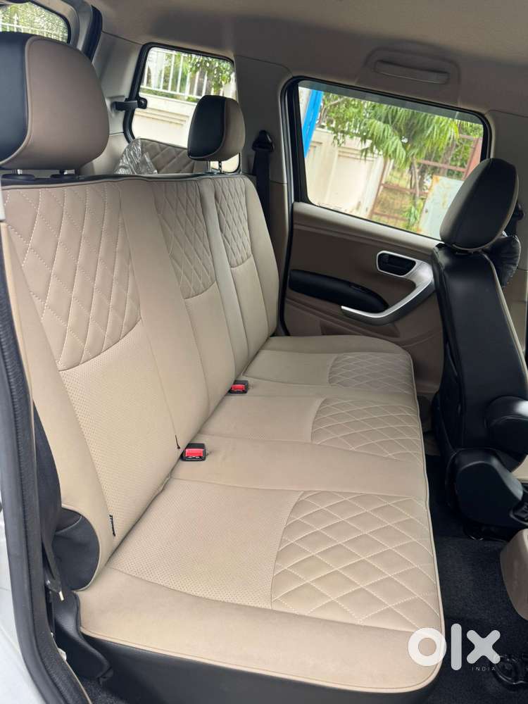 Mahindra Tuv 300 T10 Opt Dual Tone, 2019, Diesel