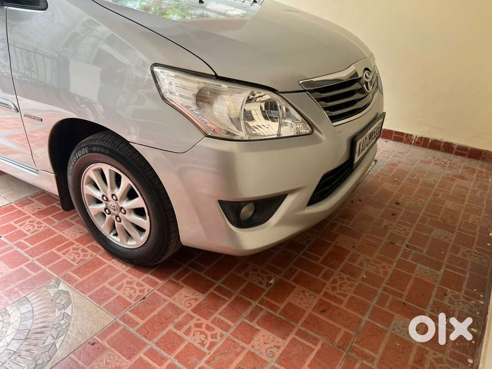 Innova V 7 Seater 3rd Owner
