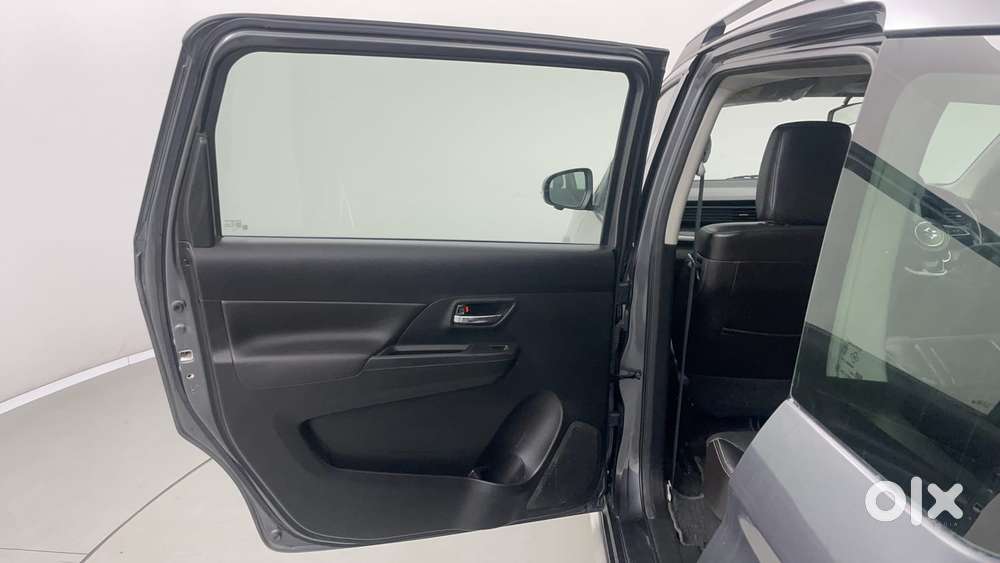 Maruti Suzuki Xl6 1.5 Alpha Plus Mt, 2022, Petrol