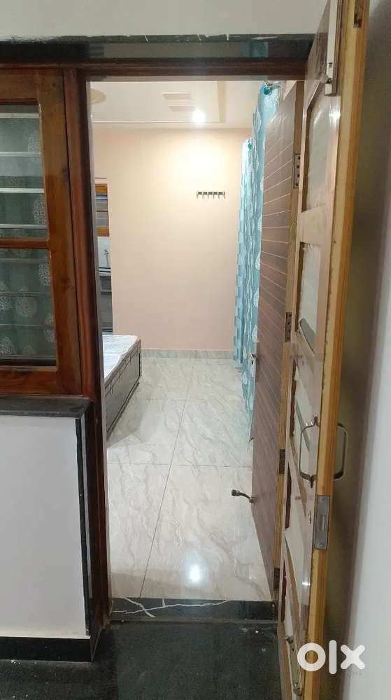 1 Bhk independent floor  seprate bathroom and separate kitchen