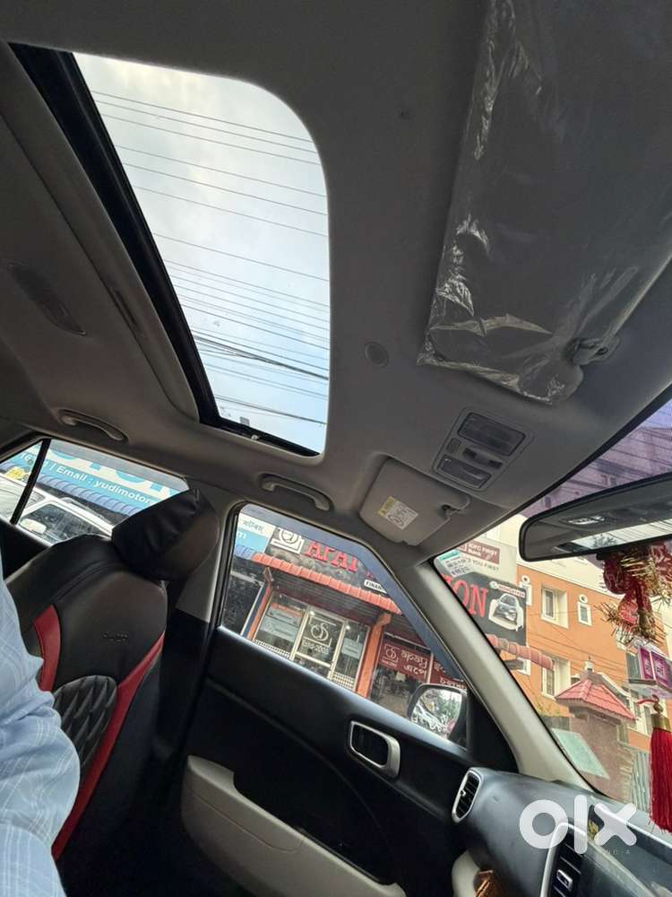 Hyundai Venue Petrol 2025