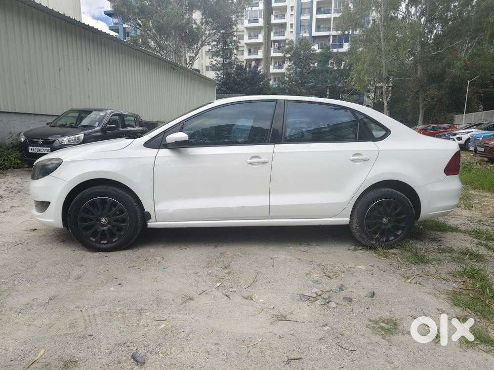 Skoda Rapid 1.6 Mpi At Style Plus, 2015, Petrol