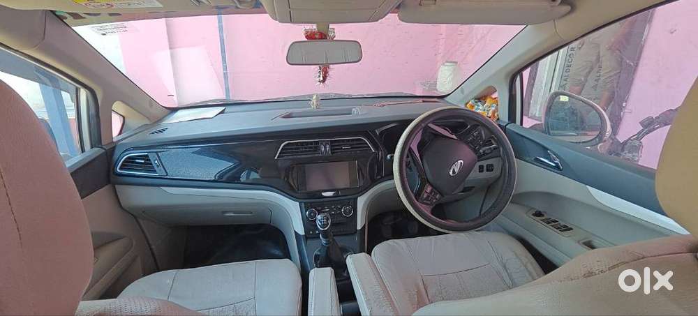 Mahindra Marrazo Desiel M8 Variant