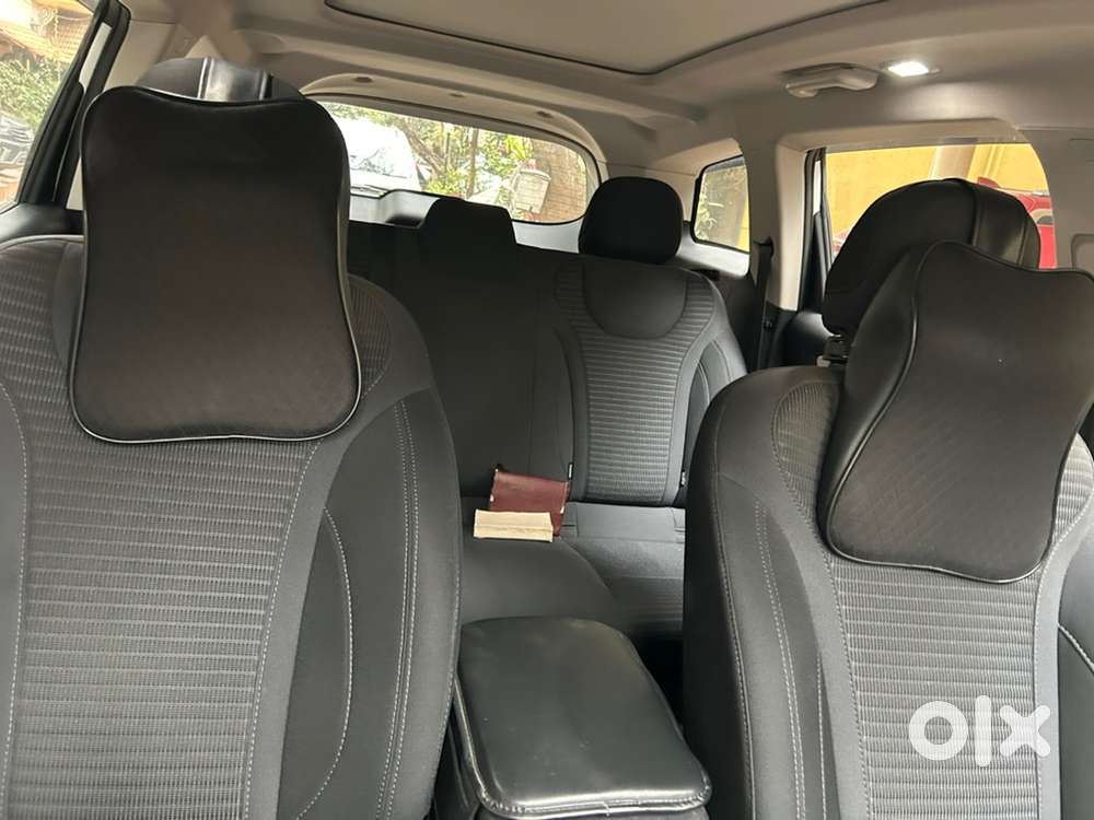 Mahindra Xuv700 2023 Petrol 12700 Km Driven
