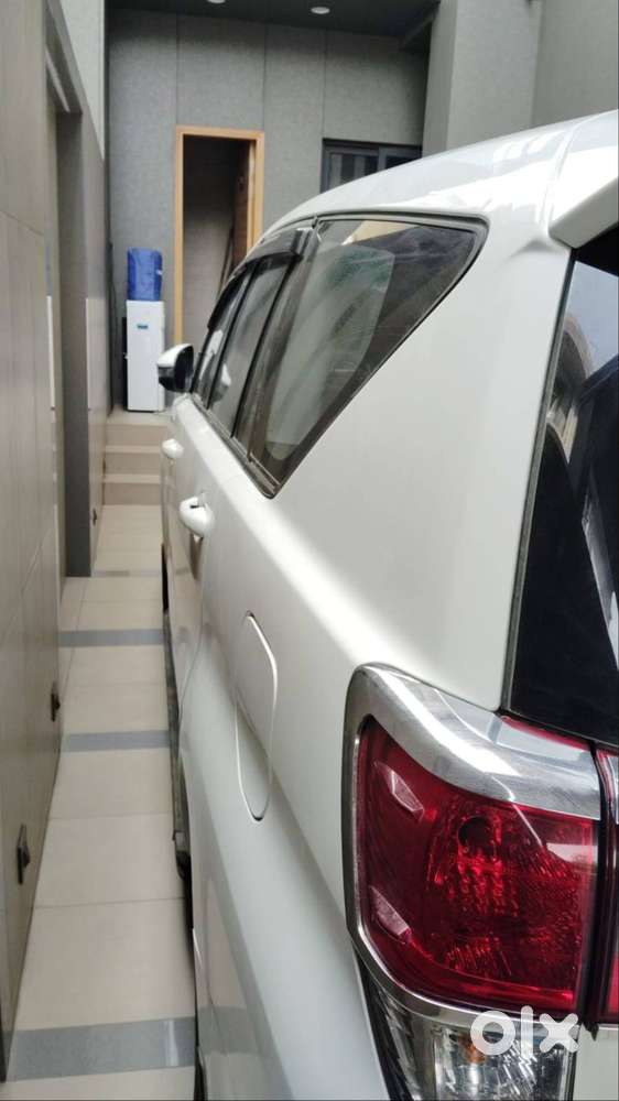 Toyota Innova Crysta 2.4 G Mt 7 Str Diesel For Sale.