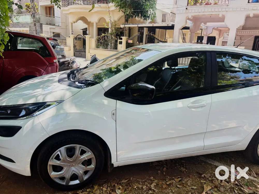 Tata Altroz 2025 Petrol 6000 Km Driven