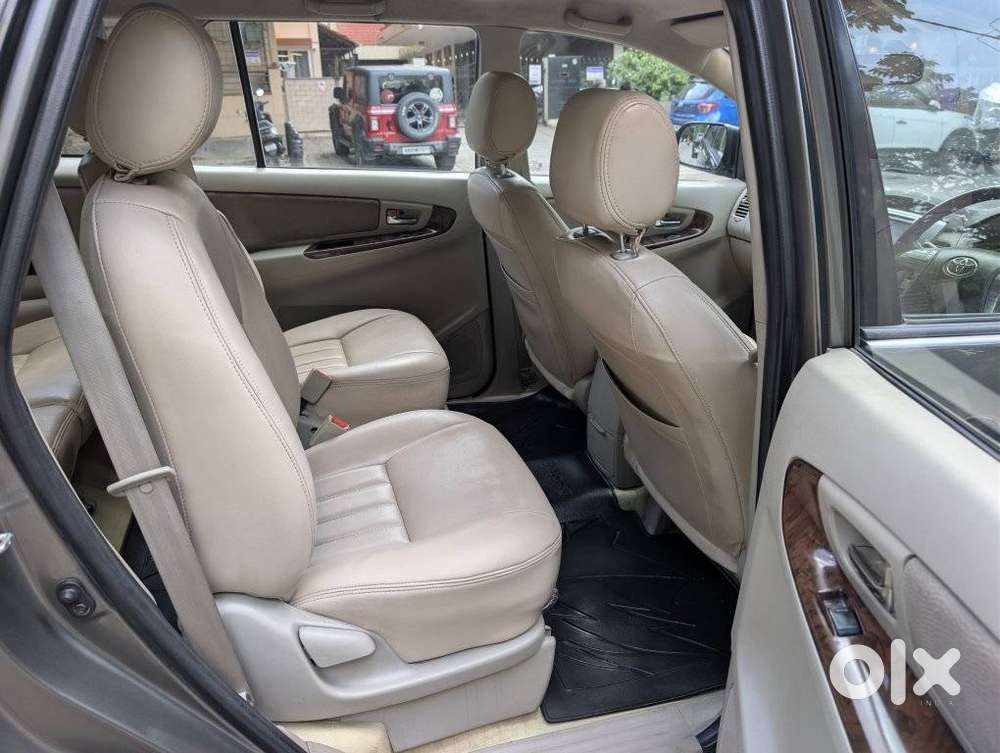 Toyota Innova 2.5 V 7 STR, 2013
