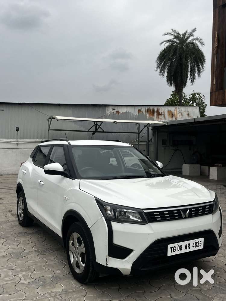Mahindra Xuv300 1.2 W6 Amt Petrol, 2023, Petrol
