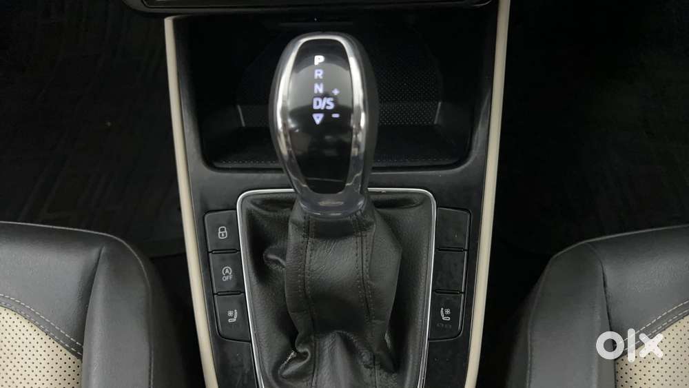 Skoda Slavia Style 1.0l Tsi At, 2022, Petrol