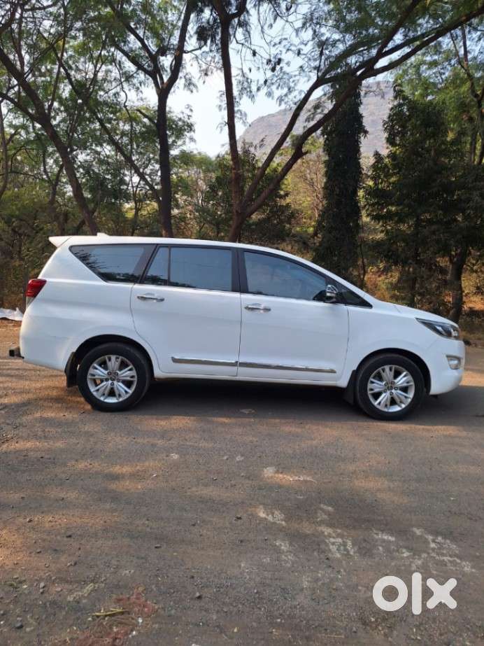 Toyota Innova Crysta 2.8 Zx At 7 Seater, 2016, Diesel