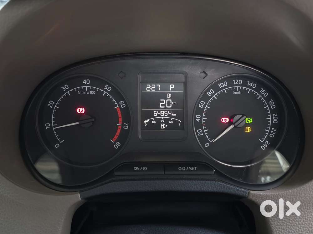 Skoda Rapid [ ] 1.6 Style Plus Mpi At, 2016, Petrol