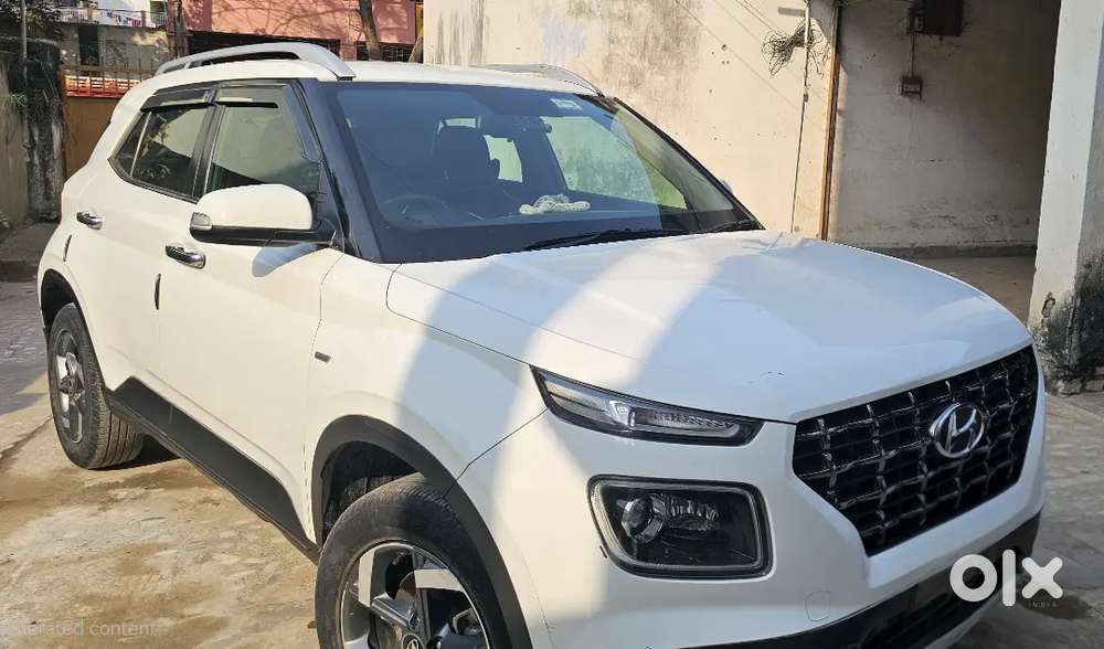 Automatic Hyundai Venue 2019 Petrol Well Maintained