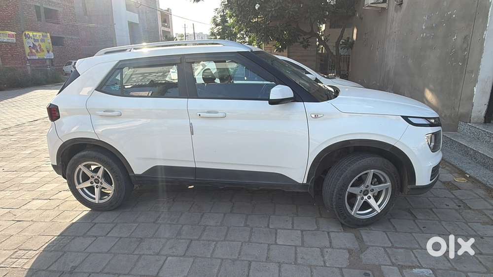 Hyundai Venue Petrol 2023