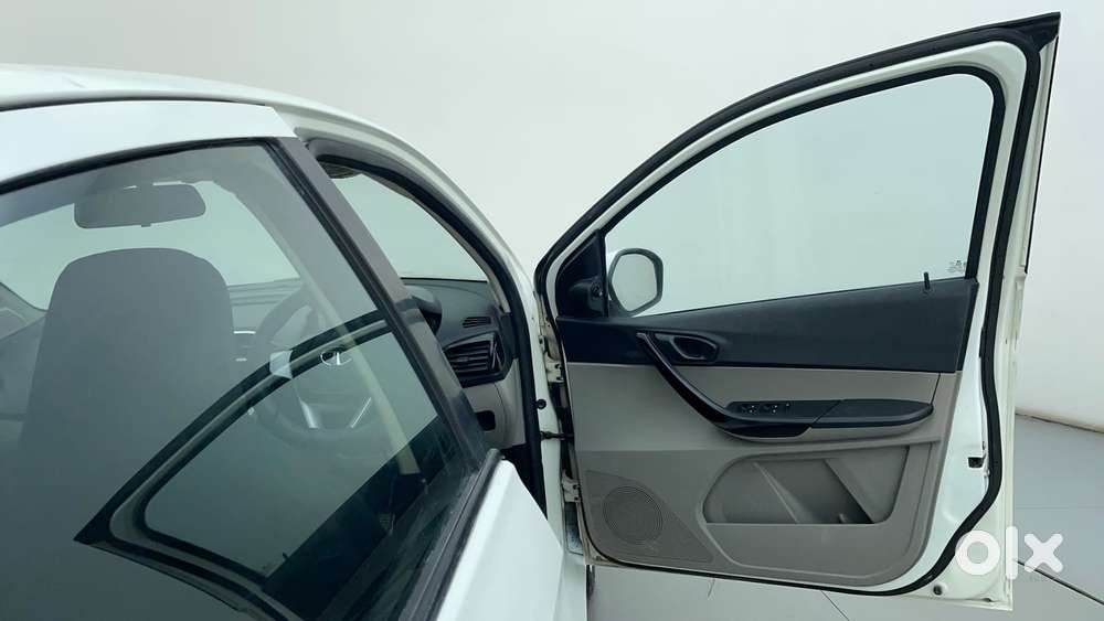 Tata Tiago 1.2 Revotron Xt, 2016, Petrol
