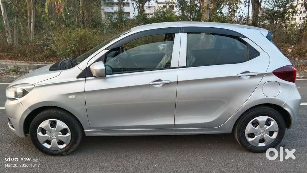 Tata Tiago 1.2 Revotron Xt (o), 2017, Petrol