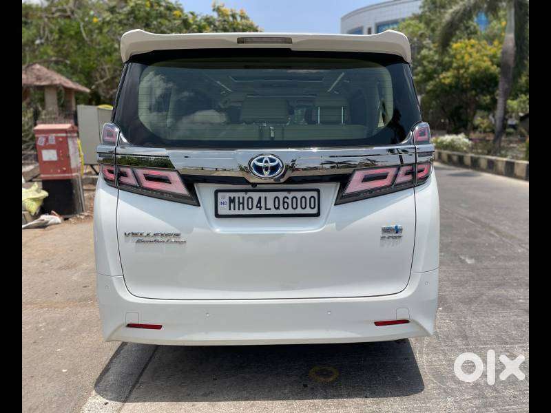 Toyota Vellfire 2.5 Executive Lounge, 2023, Petrol