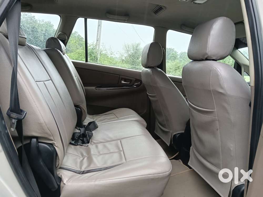 Toyota Innova 2.5 Vx 8 Seater Bs Iv, 2016, Diesel