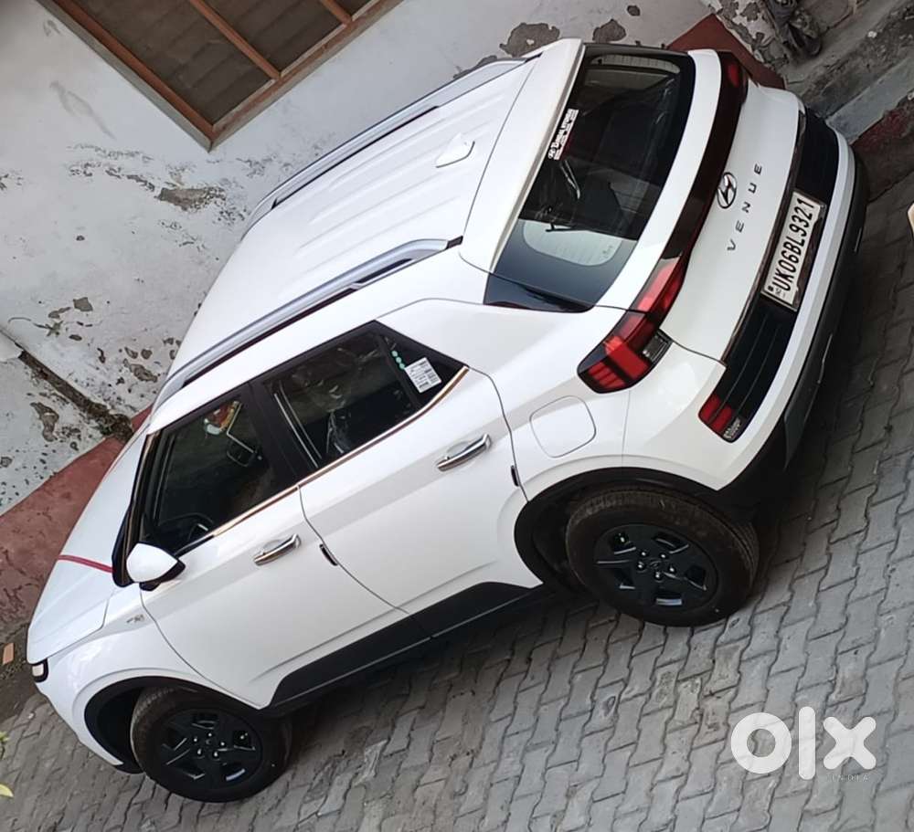 Hyundai Venue Petrol Manual 2025
