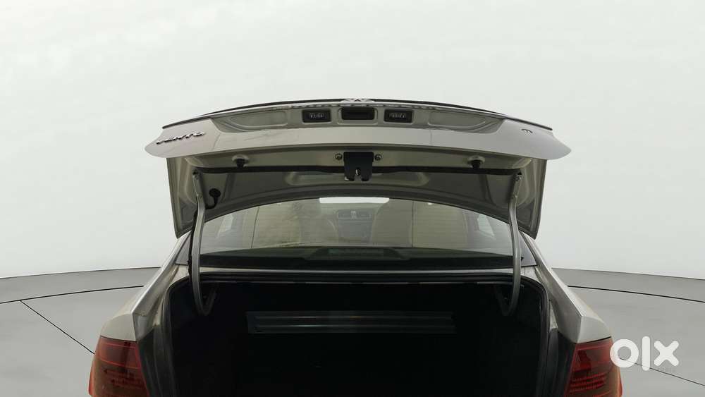Volkswagen Vento 1.6 Highline, 2016, Petrol