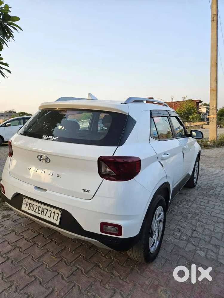 2022 Model Venue 
Sx Optional Diesel
Sunroof