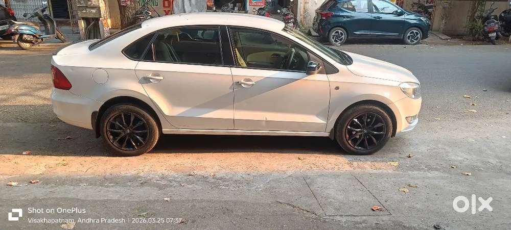Skoda Rapid Elegance 2012 Diesel Manual