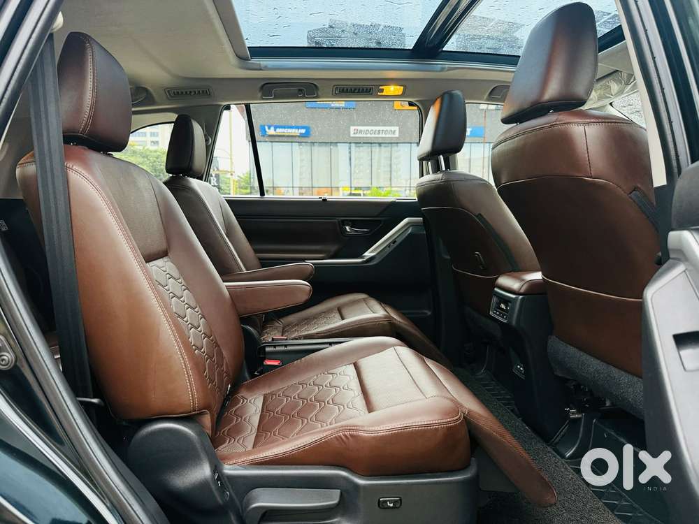 Toyota Innova Hycross 2.0 Zx Hybrid 7 Str, 2023, Petrol