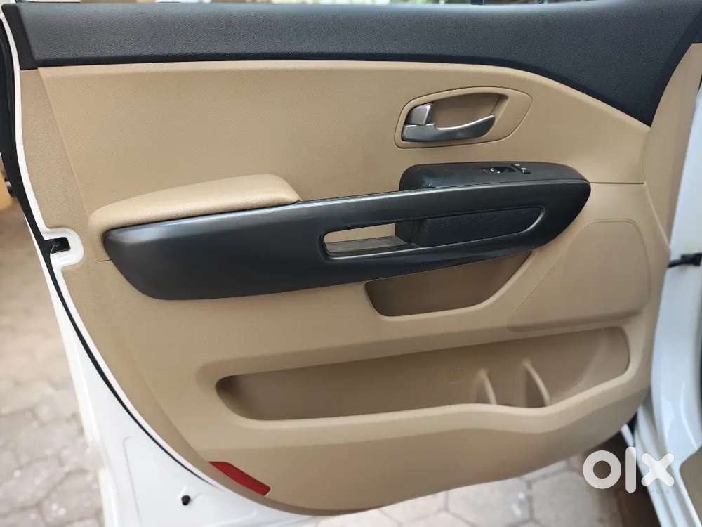 Kia Carnival 2021 Diesel 26000 Km Driven