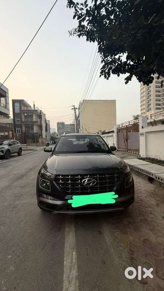 Hyundai Venue 2022 Diesel Well Maintained