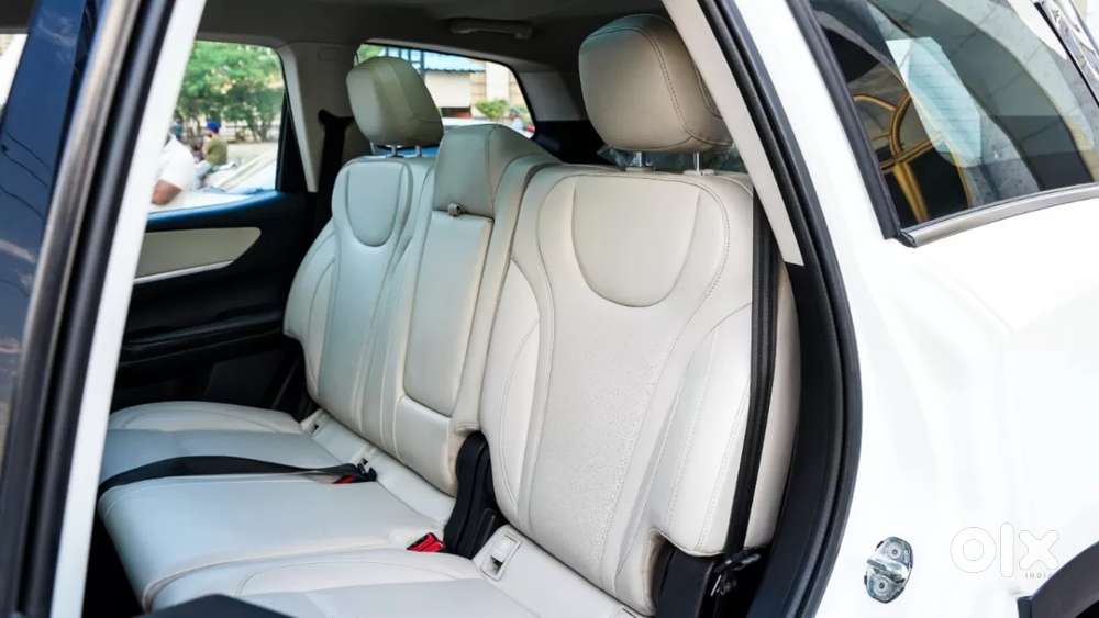 Mahindra Xuv700 2.0 Ax 7 Petrol At Str, 2022, Petrol